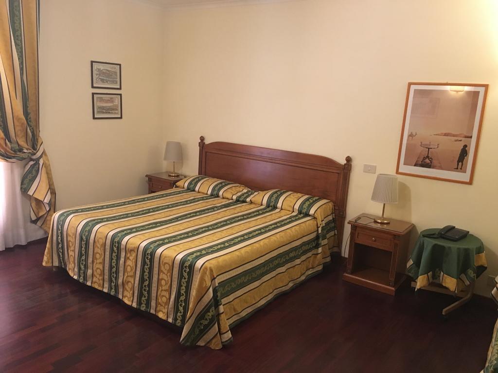 Clarice Hotel Castelnuovo Di Porto Екстериор снимка